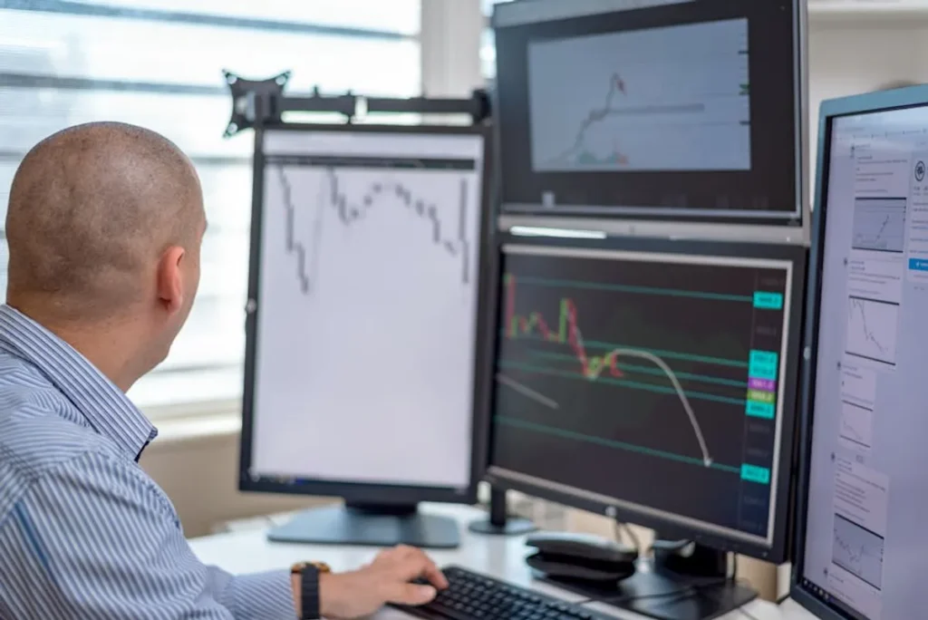 How to Monitor Competitor Rankings Without Manual Checks